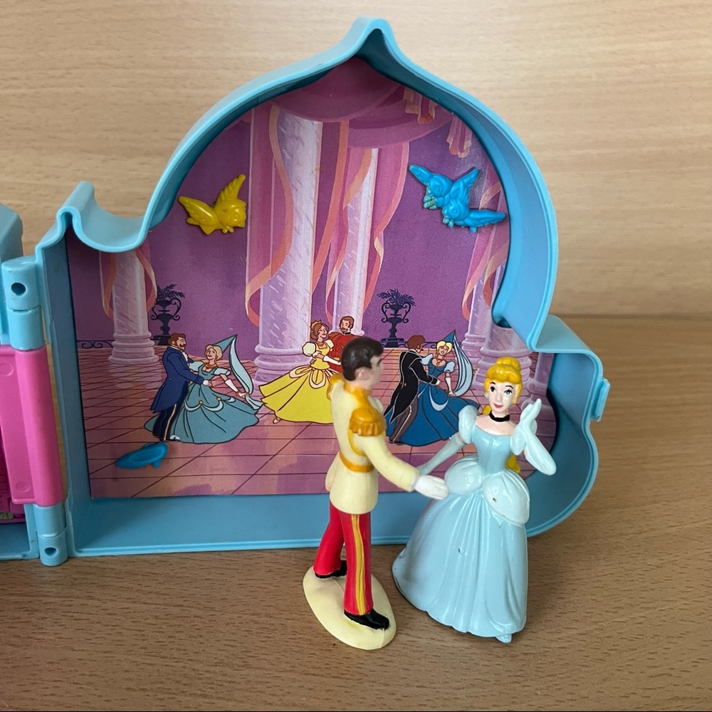 3 Cinderella Figures + Folding Playset Disney Princess Compact Once Upon a Time - Picture 7 of 10